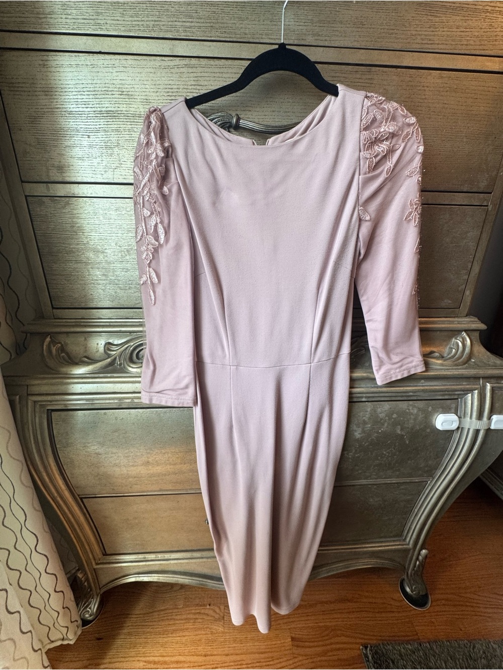 Aura Bella Elegant Embroidered Sleeve Midi Dress in Blush